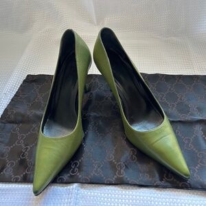 Gucci Green-Olive Leather Pumps Size 6B